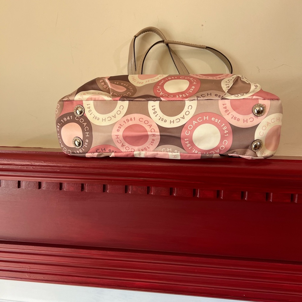 Coach SoHo snap head East West Carry all Tote Bag. - Picture 6 of 7